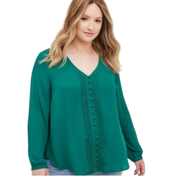 Torrid Georgette Pintuck Button-Front Blouse - Women's - Picture 2 of 5